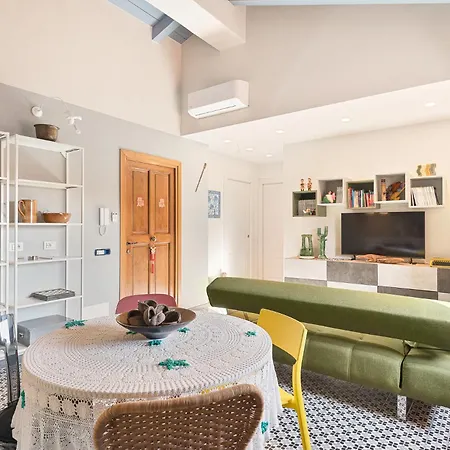 Rosso Malpelo Apartment *